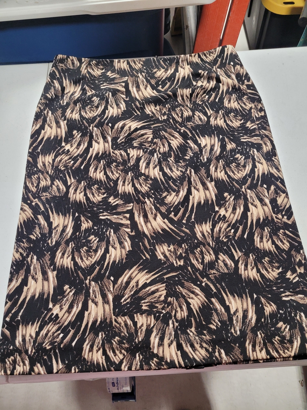 Alfani Black and Cream Abstract Brushstroke Pencil Skirt